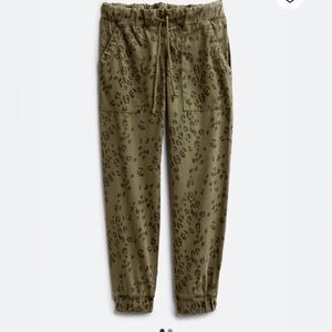 Olive Leopard Print Jogger Pants by Bella Dahl XL